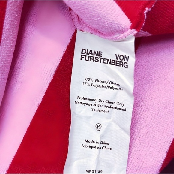 HP🔥Striped Visions: Petite Splendor of Diane Von Furstenberg's V-Neck‎ Pullover - Picture 5 of 7